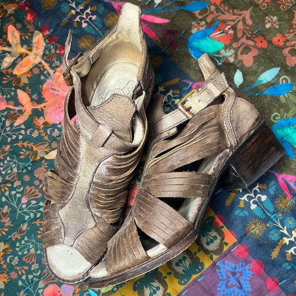 Freebirds by Steven strappy heels - Picture 1 of 9